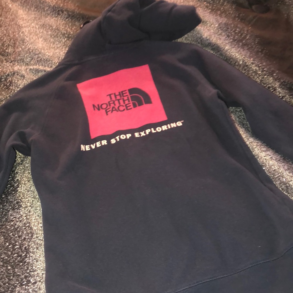 North face dark blue sweater 🌏